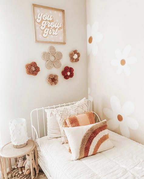 Boho Toddler Room, Flower Power Wallpaper, Wallpaper Feature, Boho Baby Room, Kids Rooms Inspo, Toddler Bedroom Girl, Power Wallpaper, Toddler Girl Room