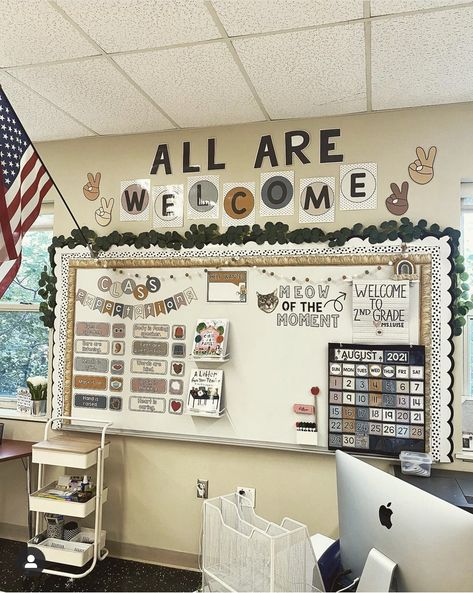 School Board Decoration Aesthetic, Elementary School Classroom Aesthetic, Class Aesthetic Decoration, Aesthetic School Board Decoration, Class Decoration Ideas Aesthetic, Special Ed Teacher Aesthetic, Mading Kelas Ideas, Mading Kelas Aesthetic Simple, Classroom Ideas Aesthetic