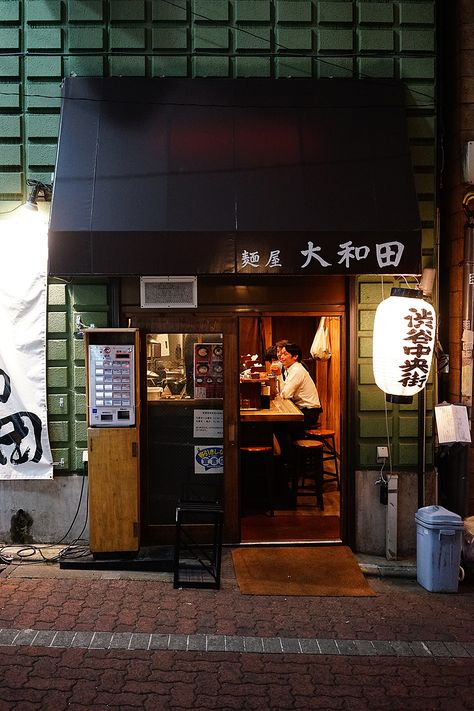 Japan Ramen Restaurant, Small Ramen Shop, Japan Ramen Shop, Ramen Shop Aesthetic, Ramen Restaurant Design, Ramen Shop Design, Modern Izakaya, Japanese Ramen Shop, Ramen Store