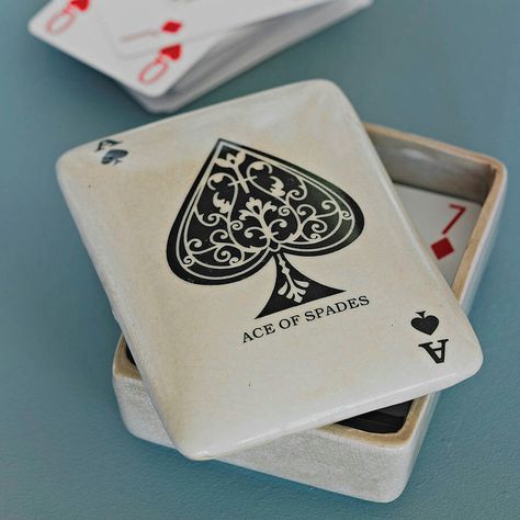 Card holder Playing Card Holder, Bisque Pottery, Playing Card Box, Air Dry Clay Projects, Creative Box, Diy Ceramic, Candle Branding, Ceramic Boxes, Ace Of Spades