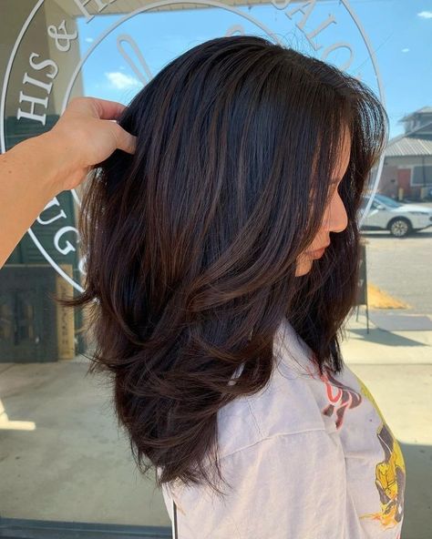 Layered Long Hair Face Framing Straight Brunette, Medium Length Hair With Layers Not Styled, Mis Length Haircut With Layers, Concave Layers Medium Lengths, Mid Length With Long Layers, Short Layered Hair With Face Framing, Face Framing Layers Before And After, C Shape Haircut Medium, Midi Flick Haircut