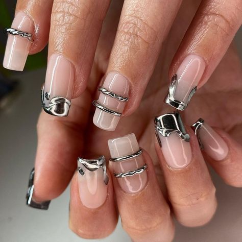 Nail Art Designs Silver, 3d Chrome Nail Art, Men Nail Designs, Metallic Nails Design, Rock Nails, Metallic Nail Art, 3d Nail Designs, Metallic Nail, Velvet Nails