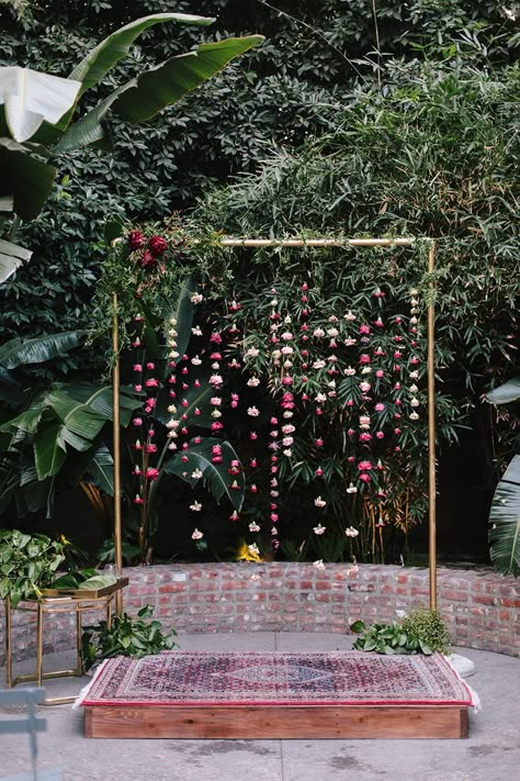 Hanging Flowers Arch, Hanging Flower Arch, Wedding Ceremony Backdrop Diy, Millwick Wedding, Hanging Flowers Wedding, Buddhist Wedding, Wedding Platform, Wedding Altar, Flower Garland Wedding