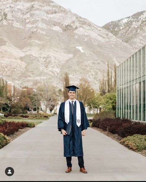 Byu Graduation, Male Graduation Pictures, Male Graduation, College Graduation Photoshoot, College Graduation Pictures, Graduation Poses, Graduation Picture Poses, Grad Photoshoot, Men Photoshoot