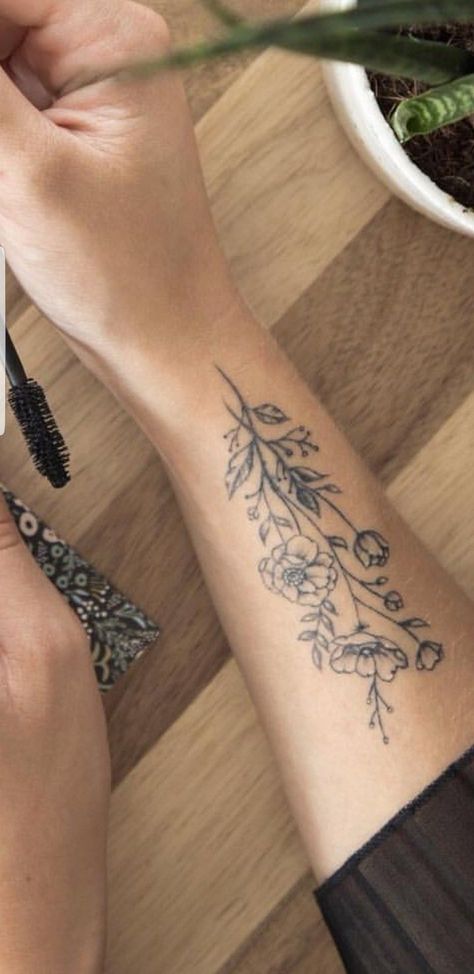 Floral Arm Tattoo, Tattoo Diy, Flower Tattoo Arm, Floral Tattoo Design, Tattoo Arm, Home Tattoo, Flower Tattoo Designs, Tattoo Designs For Women, Trendy Tattoos