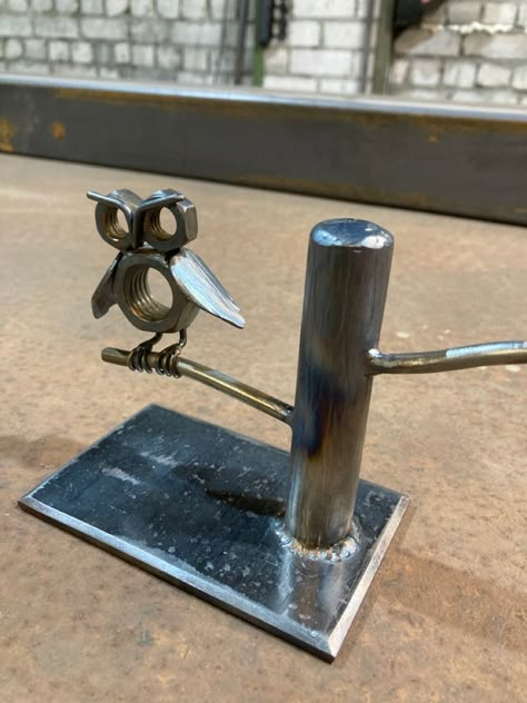 Small Welding Projects Beginner, Tig Welding Projects Ideas, Nut And Bolt Art, Easy Welding Art, Welded Art, Welded Metal Projects, Metal Welding Art, Welding Crafts, Welding Ideas