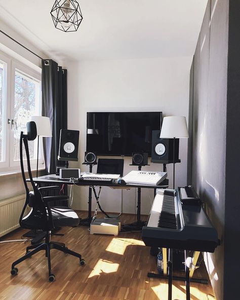 How to Transform a Spare Room into a Home Music Studio | Extra Space Storage Music Studio Bedroom, Bedroom Music Studio, Music Room Office, Studio Room Design, Home Studio Design, Ruangan Studio, Music Room Design, Home Recording Studio Setup, Home Studio Ideas