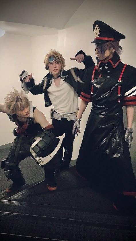 Bakugou Costume, Mha Stage Play, Bakugo Stage Actor, Bakugo Hero Costume Fanart, Bakugou New Costume, My Hero Academia Stage Play, Ua Uniforms, Bakugo Cosplayer, Group Cosplay