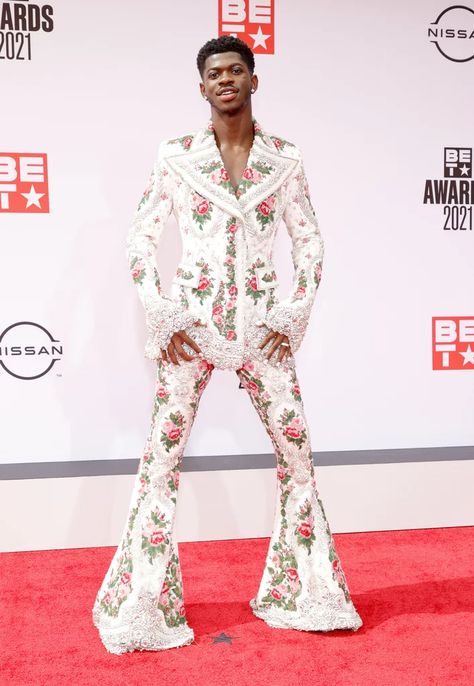 Lil Nas X's Best Beauty Looks: White Nails High Top Haircut, Fun Beauty Products, Sultry Makeup, Haircut Images, White Manicure, High Fashion Models, Lil Kim, Bet Awards, Queen Latifah