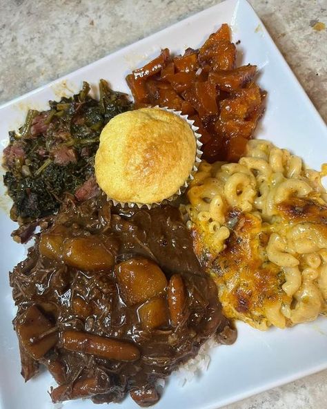 Soul Food Sunday, Different Types Of Food, Cooking Soul Food, Homemade Comfort Food, Southern Recipes Soul Food, Soul Food Dinner, Food Crush, Food Babe, Whole Food Diet