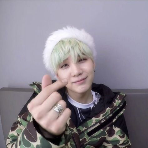 Bts Christmas, Mint Hair, Min Yoongi Bts, Min Suga, I Love Bts, Bts Yoongi, Best Hair, Green Hair, Bts Suga