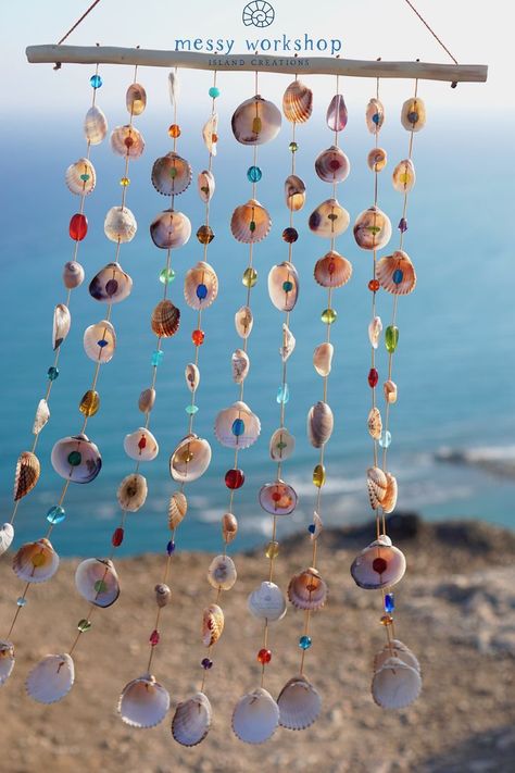 Seashell Garland Diy, Beaded Wall Decor, Seashell Hanging Decor, Seashell Decor Diy, Shells Decoration Ideas, Beach Windchimes Diy, Seashell Windchime Diy, Sea Shell Crafts Seashell Art, Hanging Seashells