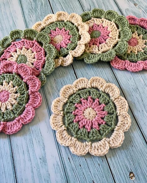 Coasters Pattern, Crocheted Ideas, Garden Board, Crocheted Coasters, Crochet Garden, Crochet Coasters Free Pattern, Flower Coasters, Crochet Market, Coaster Pattern