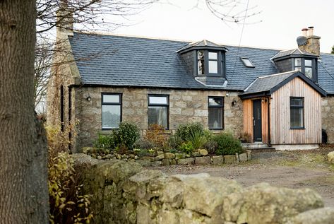 Scottish Homes Cottages, Scottish Home Exterior, Scottish Stone Cottage, Scottish Cottage Exterior, Scottish Bungalow, Cottage With Modern Extension, Scottish Cottage Interior, Scottish Farmhouse, Houses Styles