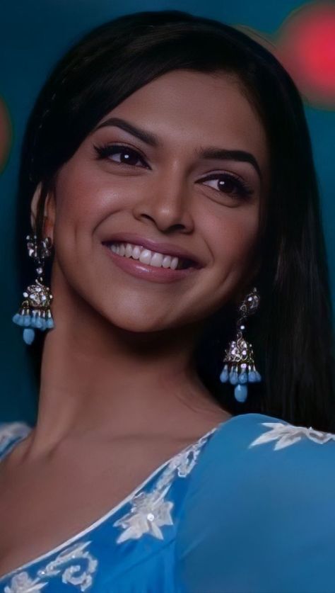 Deepika💓 Deepika As Shantipriya, Shantipriya Om Shanti Om, Deepika Padukone Om Shanti Om, Sanjay Leela Bhansali Aesthetic, Deepika Padukone Aesthetic, India Spiderman, Bollywood Scenes, Bollywood Aesthetics, Spiderman Fanart