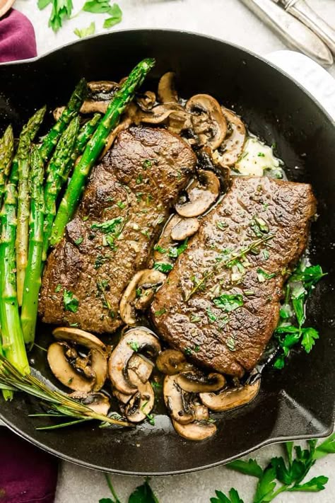 Recipes With Steak, Marinated Garlic, Best Garlic Butter, Steak Asparagus, Keto Steak, Garlic Steak, Whole 30 Meal Plan, Pan Seared Steak, Asparagus And Mushrooms