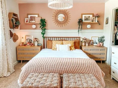 Terracotta Blush Bedroom, Boho Bedroom Pink And Orange, Shades Of Pink Bedroom, Terracota Room Aesthetic, Peach Boho Bedroom, Boho Bedroom Coral Walls, Peach Bedroom Aesthetic Vintage, Boho Master Room Bedroom Ideas, Terracotta Bedroom Beds & Frames