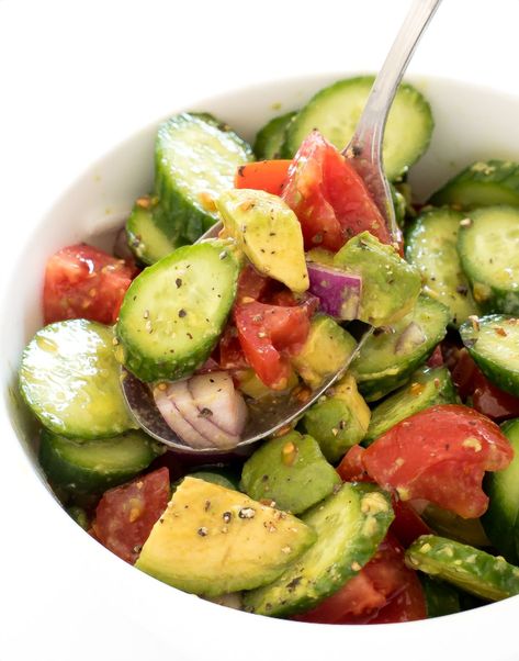 Cucumber Avocado Salad Healthy Sides For Burgers, Avocado Cucumber Salad, Japanese Cucumber Salad, Berry Fruit Salad, Cucumber Avocado Salad, Avocado Cucumber, Resep Salad, Avocado Salad Recipes, Cucumber Avocado