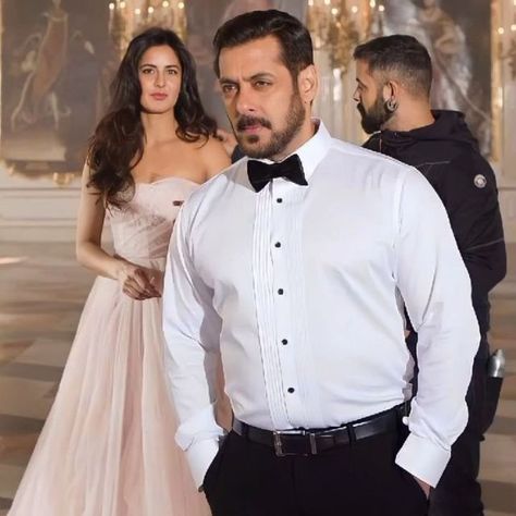 Salman Katrina, Instagram Song, Salman Khan Photo, Atif Aslam, Adventure Baby, Love Romantic, Japan Design, Katrina Kaif, Salman Khan