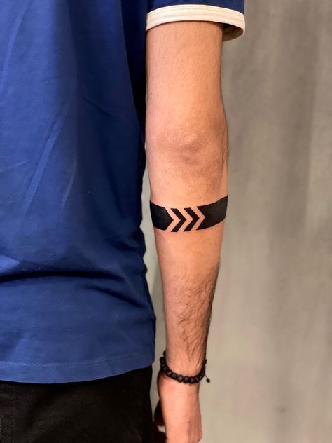 Arm band tattoo ideas @TemptInk_Tattoo_Studio https://instagram.com/temptink_tattoo_studio Japanese Arm Band Tattoos For Men, Arm Band Tattoo Designs, Band Tattoo Ideas, Tattoo Arm Band, Henna Men, Black Band Tattoo, Leg Band Tattoos, Japanese Tattoo Words, Wrist Band Tattoo