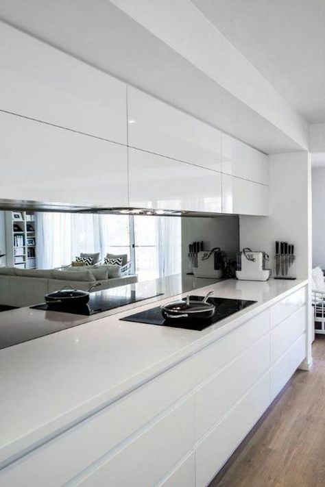 Luxury White Kitchen Design, Luxury White Kitchen, White Kitchen Ideas, Desain Pantry, Kabinet Dapur, Modern Kitchen Design Luxury 2020, Kitchen Ideas Modern Luxury, Kitchen Design Modern White, Kitchen Splashback