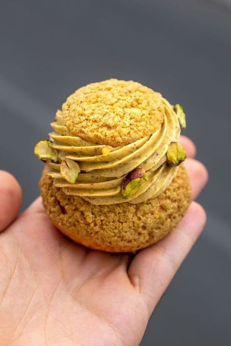 Choux Cream, Choux Buns, Fancy Desserts Recipes, French Dessert Recipes, Fine Dining Desserts, Cream Puff Recipe, Pistachio Cream, Paris Brest, Choux Pastry