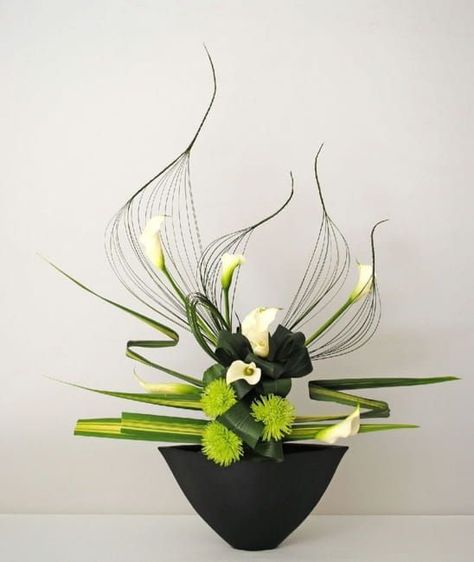 55 Spectacular Floral Designs, Inspiring Ideas for Decorating with Flowers Arreglos Ikebana, Contemporary Flower Arrangements, Modern Floral Arrangements, Sogetsu Ikebana, Corporate Flowers, Ikebana Flower Arrangement, Ikebana Arrangements, Ikebana Flower, Diy Arrangements