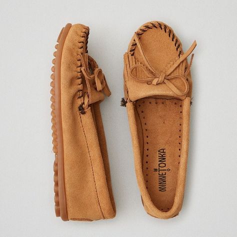 Minnetonka Kilty Suede Moccasin ($45) ❤ liked on Polyvore featuring shoes, loafers, suede moccasins, minnetonka moccasins, minnetonka, minnetonka shoes and taupe suede shoes Tawny Spring, Mocassin Shoes, Taupe Shoes, Moccasin Shoes, Minnetonka Moccasins, Boho Shoes, Jeans Accessories, Suede Leather Shoes, Suede Moccasins