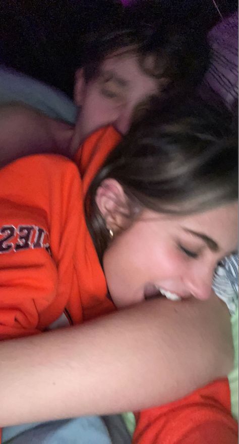 Cuddling Picture Ideas, Cute Couple Pics Cuddling, Sleeping On Facetime, Girlfriend Sleeping On Boyfriend, Bf Gf Cuddle, Best Cuddle Poses, Couple Goals Cuddling, Deep Hugs, Cuddle Night Couple Spicy