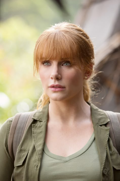 Claire From Jurassic World: Fallen Kingdom - Red hair, green shirts, brown pants, stuffed dinosaur, & you're set! Jurassic World Claire, Brice Dallas Howard, Claire Dearing, New Jurassic World, Jurassic World 2, Fallen Kingdom, Ron Howard, Dallas Howard, Jurassic World Fallen Kingdom