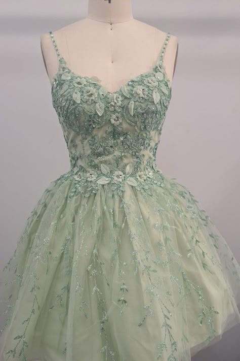 Sage Green Damas Dresses For Quince, Enchanted Forest Dama Dresses, 8th Grade Grad Dress, Light Green Damas Dresses, Conformation Dresses Blue, Sage Green Quinceanera Dama Dresses, Light Green Homecoming Dresses Short, Sage Green Damas Dresses, Green Quinceanera Dama Dresses