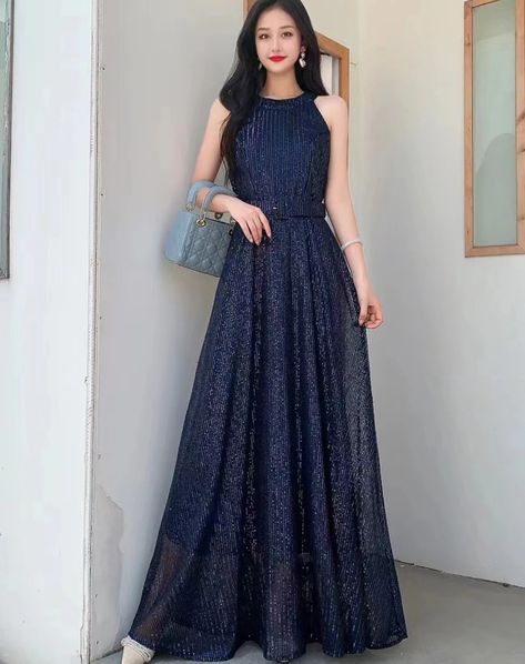 Evening Dress Bridesmaid Dresses Boat Neck Long Black Glitter link in bio 💕 Evening Dress Bridesmaid Dresses Boat Neck Long Black Glitter Comments: (1 inch = 2.54 cm,1cm=0.39Inch) Just contact us if you have any question about choosing size. Size Units: cm One size : bust 106cm , waist 84cm , length 140cm . There may be 1-3cm error, please understand bridesmaid dresses,bridesmaid dress,evening dress,evening dresses,black bridesmaid dress,great gatsby dresses,1920s cocktail dresses,b... Gatsby Dresses 1920s, 20s Style Dresses, 1920s Bridesmaid Dresses, 1920s Style Dresses, 1920 Dresses, Vintage Dresses 1920's, 1920s Evening Gowns, Dresses 20s, Evening Dresses Black