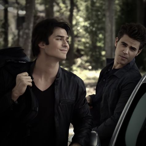 Mikaelson Brothers, Salvatore Brothers, The Salvatore Brothers, Damon And Stefan, Vampire Diaries Movie, Hello Brother, Vampire Diaries Wallpaper, Vampire Diaries Damon, Vampire Diaries Funny