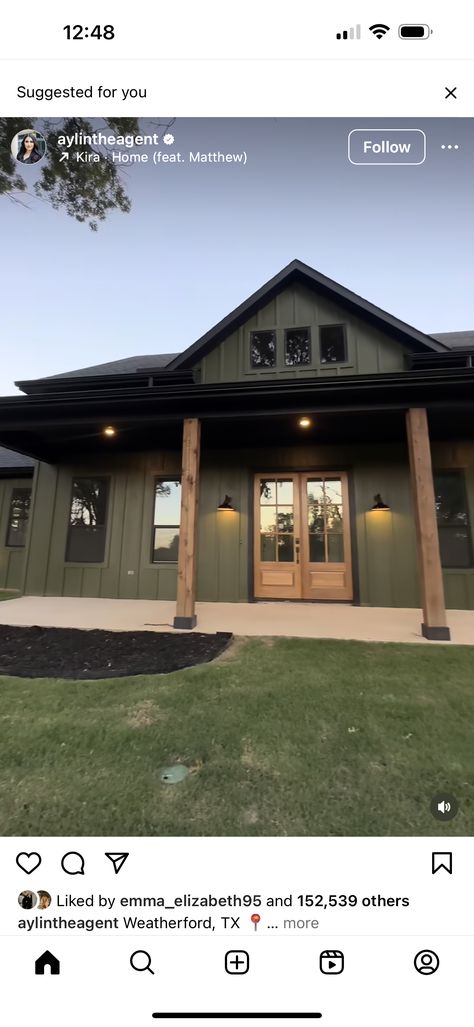 Light Gray Barndominium Exterior, Barndominium Gray Exterior, Charcoal Grey Barndominium, Gray Barndominium, Charcoal Gray Barndominium Exterior, Exterior Renovation Ideas, Barndominium Dark Exterior, Goals Board, Farmhouse Designs