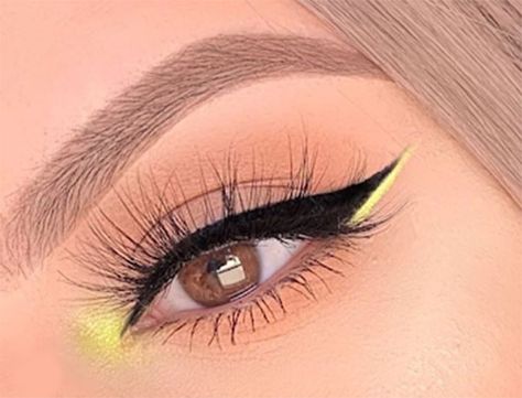 Model Makeup Tutorial, Eye Pencil Makeup, Makeup Courses, Makeup Ojos, Paid Promotion, Everyday Makeup Tutorials, Beginners Eye Makeup, Cute Eye Makeup, Doll Eye Makeup