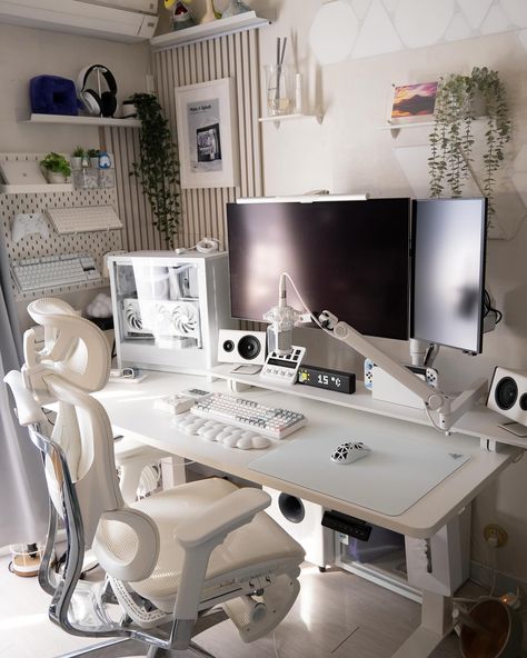 GM☀️ #desksetup #gamingdesk #gamingsetup #white #whitedesk #gaming #setuptour White Setup Gaming, White Gaming Setup, Streamer Room, White Speakers, Dream Setup, Gaming Desk Setup, Free Paper Models, Pc Build, Pc Setups