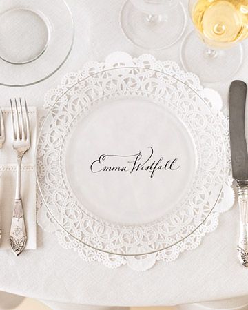 I love this idea from Martha Stewart! Simply write your guests names on doilies and place a clear plate over them.  Clever! Vintage High Tea, Diy Place Cards, Clear Plates, Diy Wedding Table, Paper Doilies, Small Intimate Wedding, Wedding Table Settings, Place Setting, Intimate Weddings