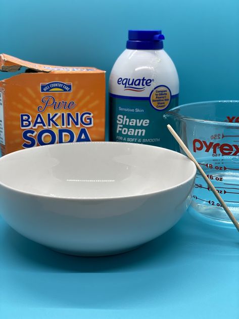 Diy Snow With Shaving Cream, Baking Soda Shaving Cream Snow, Science Experiments With Shaving Cream, Shaving Cream Science Experiments, Christmas Shaving Cream Activities, Baking Soda Snow Recipe, Making Snow With Baking Soda, How To Make Fake Snow, Baking Soda Snow