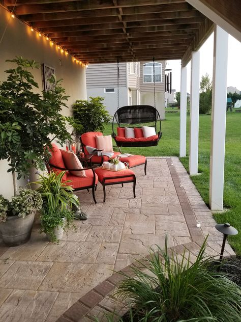 Under Back Porch Ideas, Cozy Under Deck Patio, Small Patio Under Deck, Patio Under Balcony, Under Deck Hammock Ideas, Floating Deck Under Deck, Patios Under Deck Ideas, Lower Patio Under Deck, Under Deck Sitting Area Outdoor Living