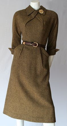 Vintage tweed dress Figure Fashion, Mode Retro, Extra Petite, Curvy Style, Petite Style, Fashion Petite, Look Retro, Elegant Outfits, Fashion 1950s