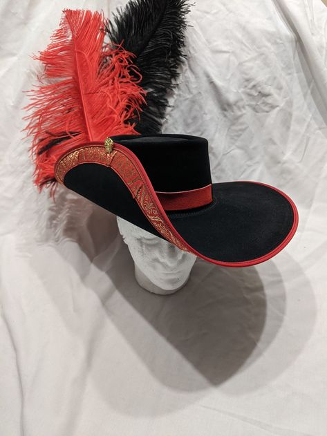 Big Pirate Hat, Pirate Hat Feather, Feather And Leather Outfit, Pirate Hat With Feathers, Fancy Pirate Hat, Pirate Hat Reference, Fancy Cowboy Hat, Pirate Hat Aesthetic, Red Pirate Outfit