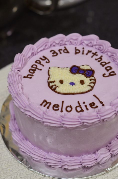 Birthday Cake Hello Kitty, Cake Hello Kitty, Purple Hello Kitty, Kitty Birthday Cake, Heart Baking, Ladybug Cupcakes, Cake Designs For Kids, Hello Kitty Birthday Cake, Snowman Cupcakes