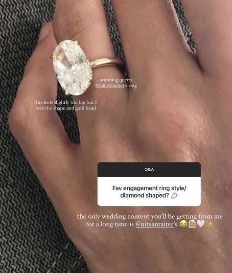 Hailey Biber Engagement Ring, Hayley Bieber Engagement Ring, Sofia Richie Engagement Ring, Hailey Bieber Engagement Ring, Girl Gym Aesthetic, Aesthetic Night Life, Old Money Girl, Fashion Week Nyc, Golden Outfit