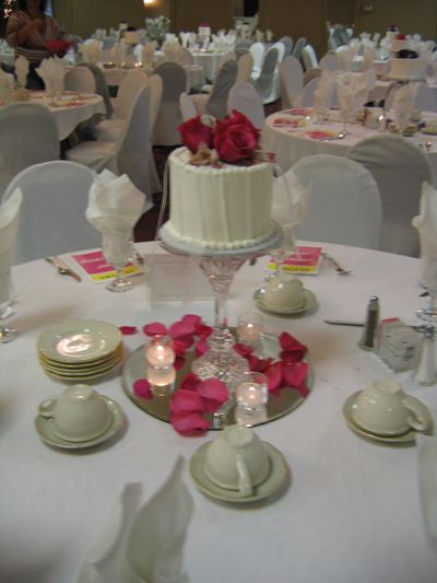 Cake Centerpiece - saves money on decorations, and people can eat it :-) Wedding Cake Centerpieces, Edible Centerpieces, Cake Centerpieces, Centerpieces Wedding, Big Cakes, Cake Trends, Wedding Cake Inspiration, Wedding Table Centerpieces