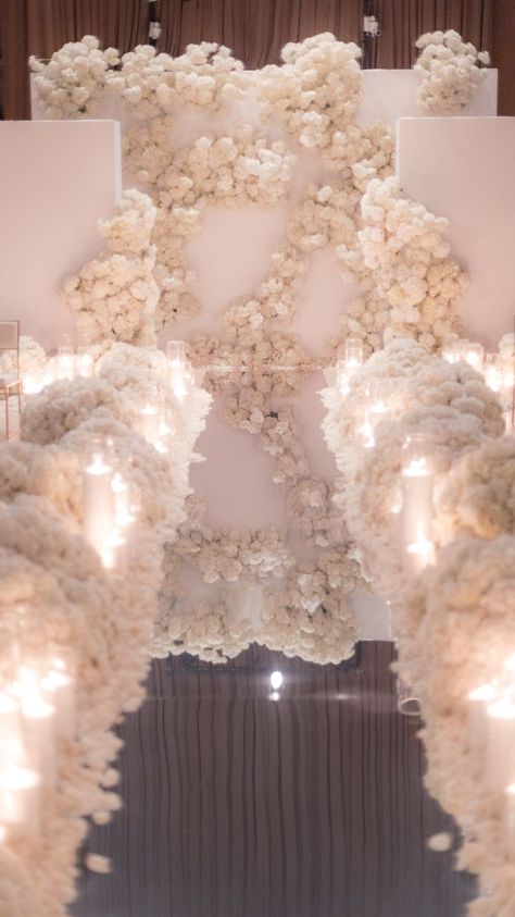 Mirror Walkway Wedding, White Floral Aisle, Mirror Walkway, White Wedding Ceremony Decor, Indoor Wedding Backdrop, White Wedding Backdrop, Luxury Wedding Ceremony, Backdrop Setup, Dior Cafe