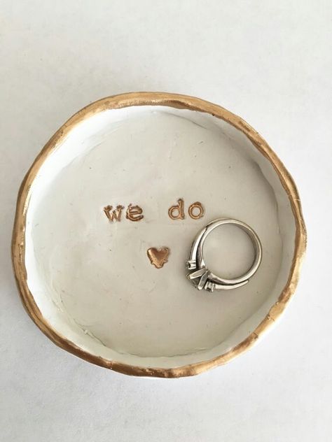 Diy Wedding Ring, Diy Clay Rings, Ceramic Pinch Pots, Engagement Ring Dish, Wedding Ring Bearer Boxes, Engagement Ring Holders, Pottery Ring, Clay Ring, Wedding Ring Dish