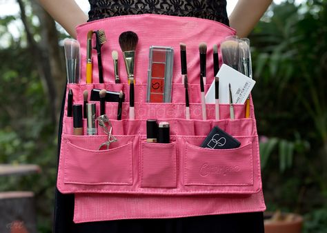 Charm Makeup Artist Tool Belt. Would love to try using it for artist brushes while painting. Makeup Artist Tools, Artist Tools, New Makeup Ideas, Professional Makeup Kit, Makeup Tutorial Foundation, Brushes Makeup, Best Makeup Artist, Makeup Brush Storage, Top Makeup Products