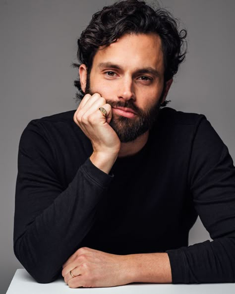 You Behind The Scenes, Penn Badgley Band, Penn Badgley Hair, Penn Badgley Long Hair, You Penn Badgley, Penn Badgley Beard, Penn Bradley, Joe Goldberg, Michael Ealy