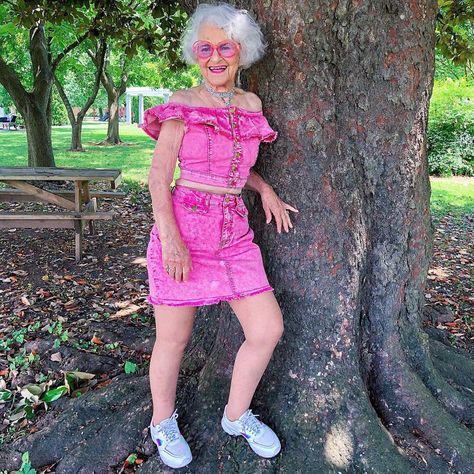 Baddie Winkle Baddie Winkle, Eclectic Outfits, Haircuts For Women Over 50, Hairstyles And Haircuts, Beautiful Hairstyles, Body Motivation, Haircuts For Women, Women Over 50, Beauty Collection