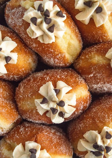 Caramel Pastry Cream, Brioche Doughnut, Caramel Pastry, Brioche Doughnuts, Caramel Doughnuts, Homemade Doughnut Recipe, Brioche Donuts, Chocolate Chunk Brownies, Homemade Brioche